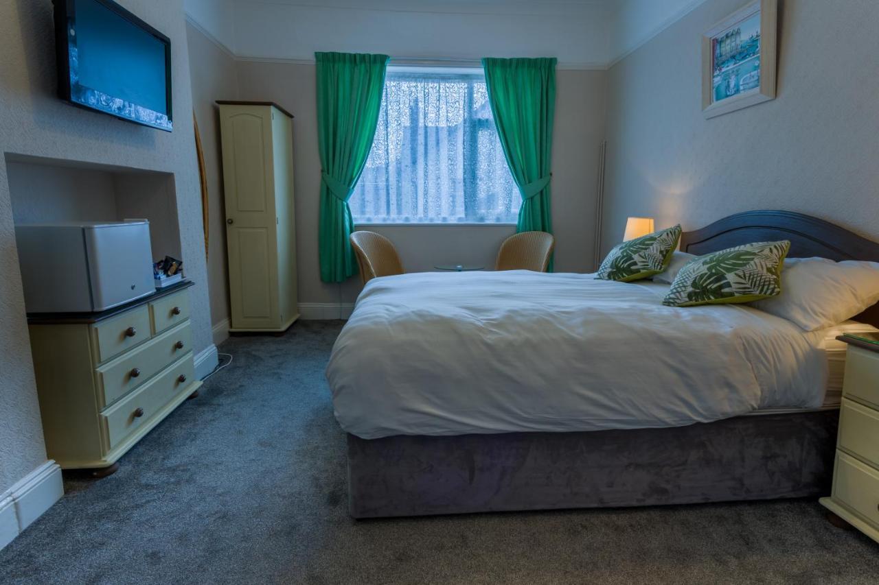 Relax At Rosscourt Guest House-Free On Site Parking (Adults Only) Bournemouth Esterno foto
